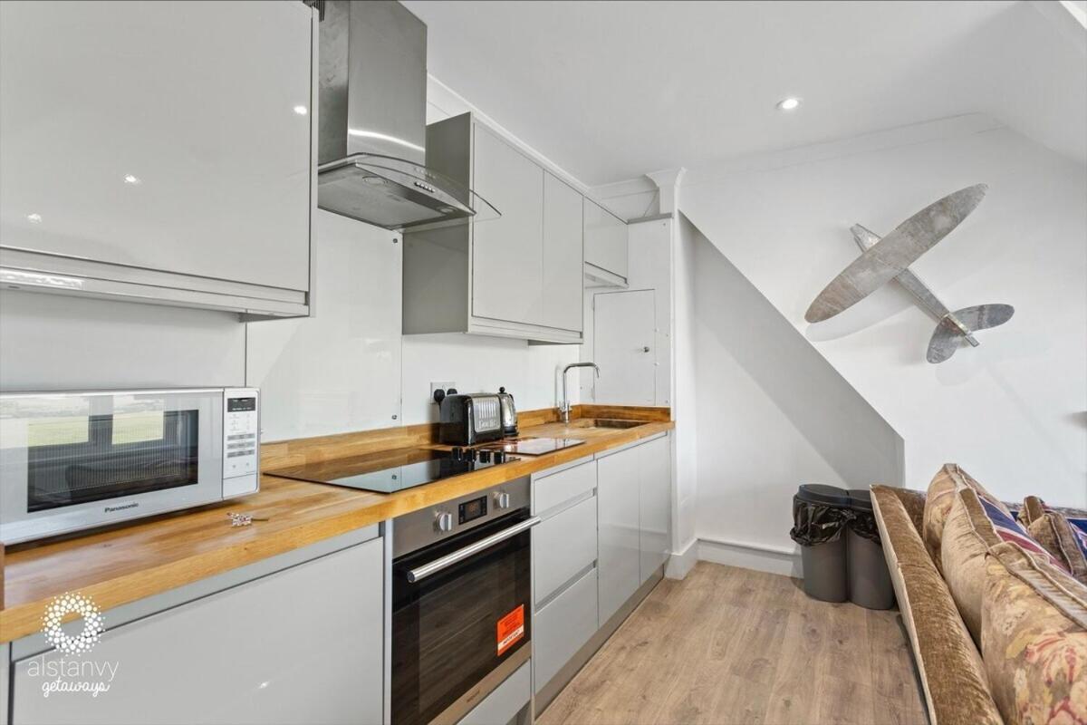 The Lookout Apartment *